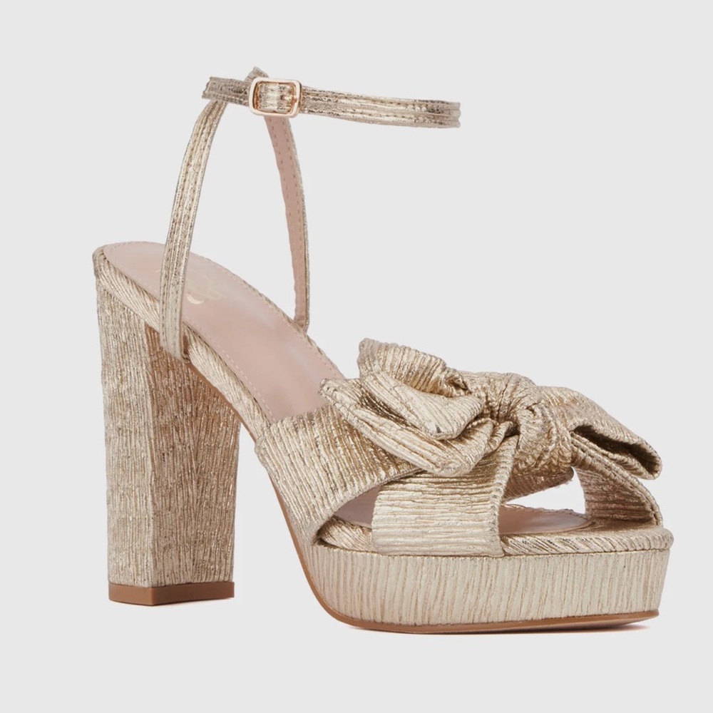 Plisse Bow Detail Platform Heel NWT Size 8 - Gold